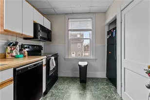 31 W Narragansett Ave, Newport, RI 02840 - Photo 10