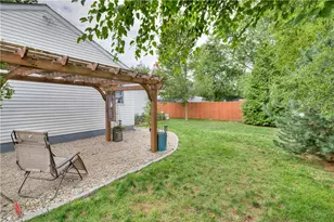 333 Greenwood Ave, Warwick, RI 02886 - Photo 32