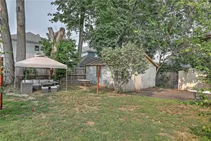 136 Hillside Ave, Pawtucket, RI 02860 - Photo 16