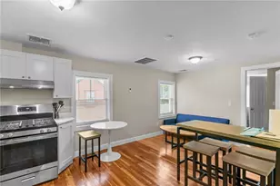 16 Brinley St, Newport, RI 02840 - Photo 2