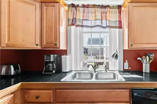 6 Hammond St, Newport, RI 02840 - Photo 8