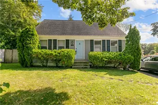 62 Beachmount Ave, Bristol, RI 02809 - Photo 2