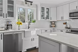 62 Beachmount Ave, Bristol, RI 02809 - Photo 16