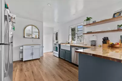 214 Coggeshall Avenue, Newport, RI 02840 - Photo 8