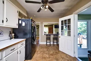 896 Main Rd, Tiverton, RI 02878 - Photo 18