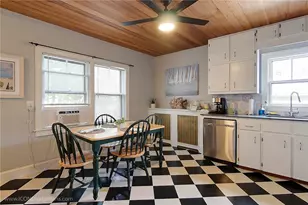 28 Narragansett Ave, Newport, RI 02840 - Photo 6