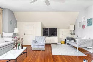 21 Elton St, Providence, RI 02906 - Photo 4