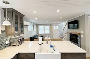 21 Warren Ave, Middletown, RI 02842 - Photo 4