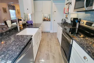 18 Palmer St, Newport, RI 02840 - Photo 4