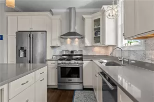 50 Kettle Point Ave, East Providence, RI 02914 - Photo 12