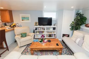 11 Crescent Rd, Middletown, RI 02842 - Photo 4