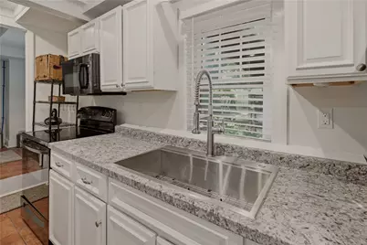 554 East Main Road, Middletown, RI 02842 - Photo 10
