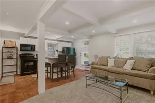 554 E Main Rd, Middletown, RI 02842 - Photo 6