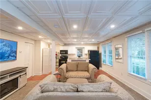 554 E Main Rd, Middletown, RI 02842 - Photo 16