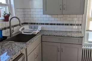 27 Mt Vernon St, Newport, RI 02840 - Photo 10