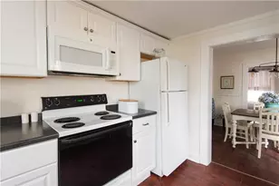 11 Brewer St, Newport, RI 02840 - Photo 8