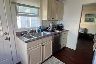 13 Brewer St, Newport, RI 02840 - Photo 4