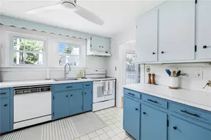 16 Reed St, Tiverton, RI 02878 - Photo 10