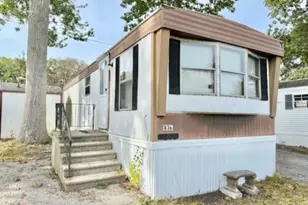 836 Forest Park Ave, Middletown, RI 02842 - Photo 2