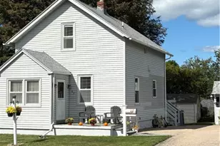 65 Maple Ave, Middletown, RI 02842 - Photo 4