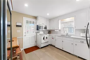 124 Clarence St, Cranston, RI 02910 - Photo 8