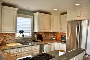 57 Green St, Portsmouth, RI 02871 - Photo 2