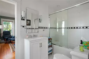 140 Aldrich Ave, Warwick, RI 02889 - Photo 24