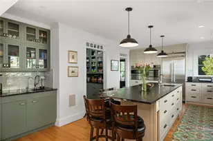 140 Aldrich Ave, Warwick, RI 02889 - Photo 4