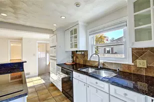 121 Hamilton Ave, Warwick, RI 02886 - Photo 12