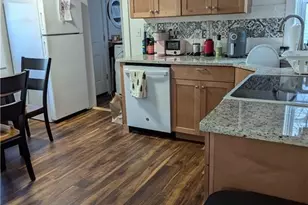 37 Ann St, Newport, RI 02840 - Photo 4