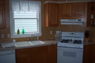 30 Simmons St, Newport, RI 02840 - Photo 6