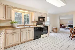 215 Harris Ave, Portsmouth, RI 02871 - Photo 10