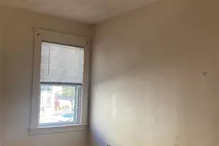 126 Suffolk Ave, Pawtucket, RI 02861 - Photo 12