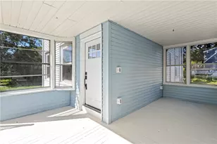 28 Manchester St, Warwick, RI 02888 - Photo 2