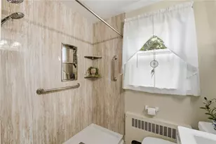 19 Beatrice Ave, Warwick, RI 02889 - Photo 8