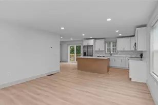 37 Hurdis St, North Providence, RI 02904 - Photo 4