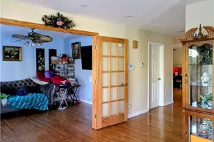 31 Burrows St, Providence, RI 02907 - Photo 2