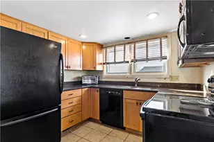 975 Matunuck Beach Rd, South Kingstown, RI 02879 - Photo 12