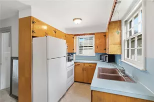 81 Sprague Ave, East Providence, RI 02915 - Photo 18