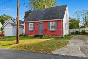 81 Sprague Ave, East Providence, RI 02915 - Photo 4