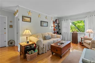 46 Chastellux Ave, Newport, RI 02840 - Photo 14