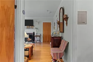 46 Chastellux Ave, Newport, RI 02840 - Photo 10