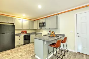 327 Pine St, Pawtucket, RI 02860 - Photo 2