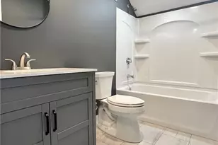 190 E Main Rd, Middletown, RI 02842 - Photo 8