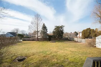 281 Wolcott Avenue, Middletown, RI 02842 - Photo 14