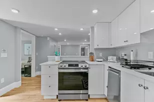 382 Spring St, Newport, RI 02840 - Photo 2
