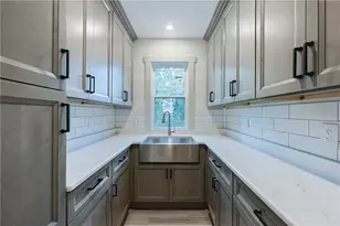 65 Burton St, Bristol, RI 02809 - Photo 6