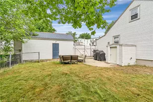 216 Bertenshaw Rd, Woonsocket, RI 02895 - Photo 6
