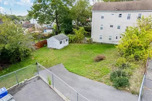 44 Pawtucket Ave, Pawtucket, RI 02860 - Photo 16