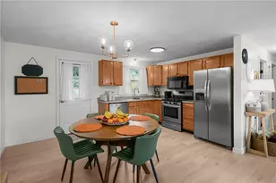 9 Chelmsford Ave, Warwick, RI 02889 - Photo 6